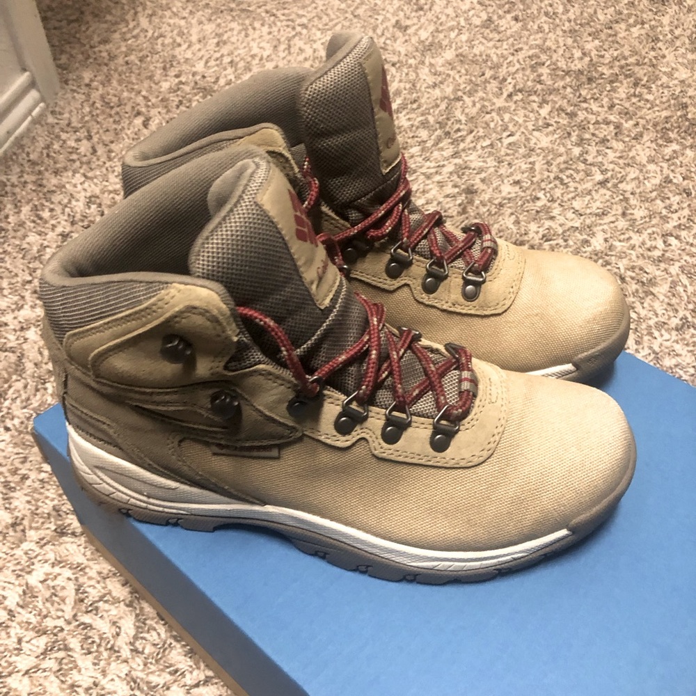 Columbia Newton Ridge Lightweight Waterproof Hiking Boot